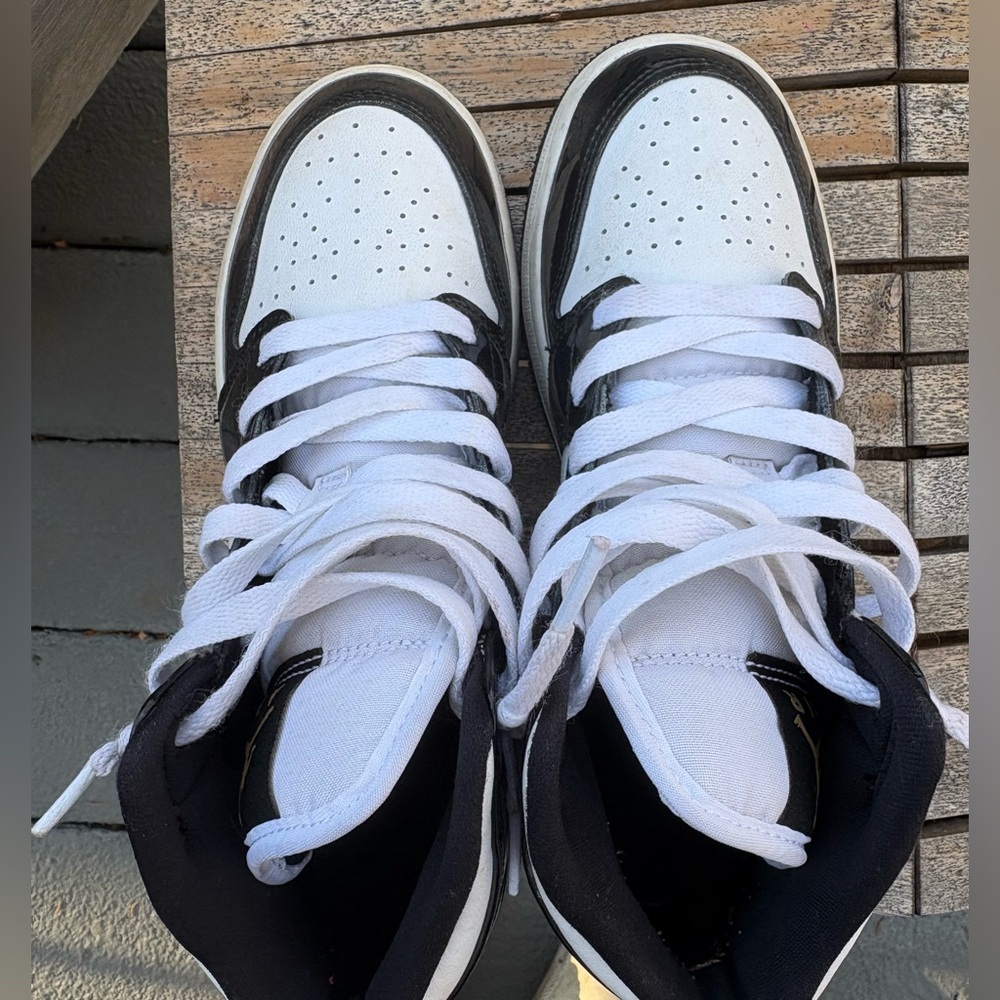 Air Jordan 1 Mid SE Patent Black Gold - Size 4.5 - Picture 11 of 11